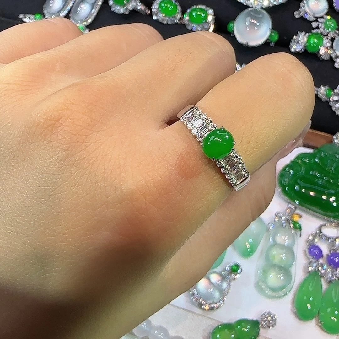 翡翠18K金镶嵌戒指