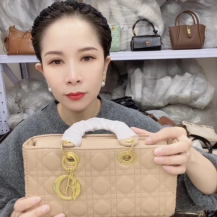 蚕丝小牛剖层皮革PU