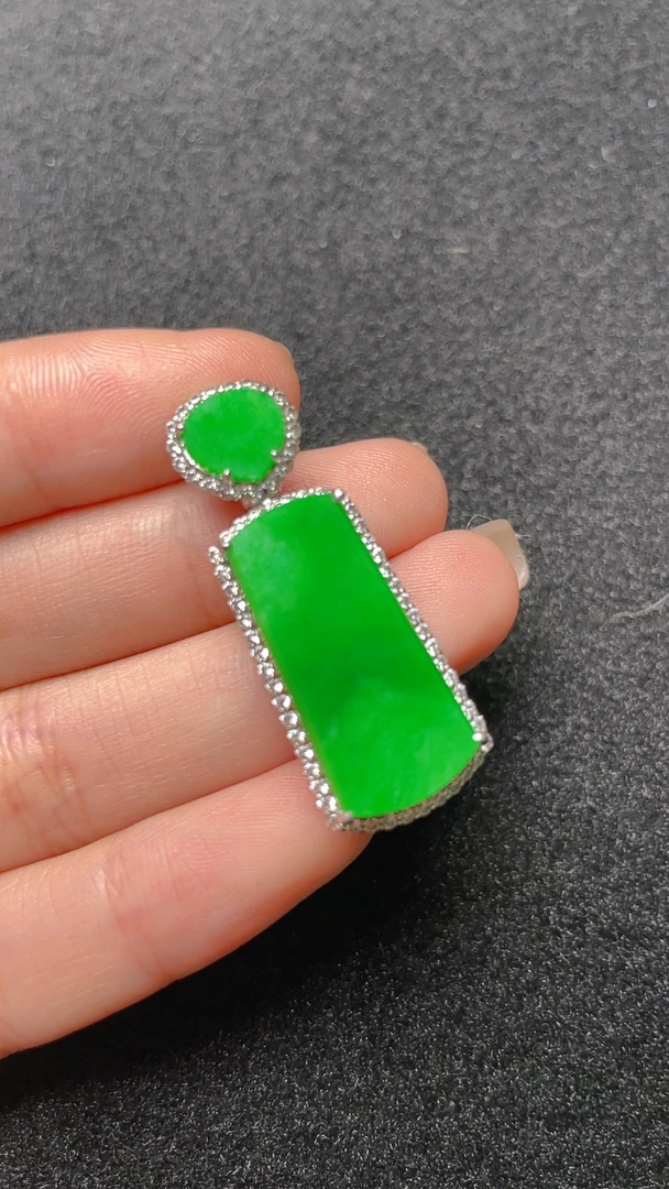 天然缅甸翡翠冰阳辣色方牌精美满绿3512