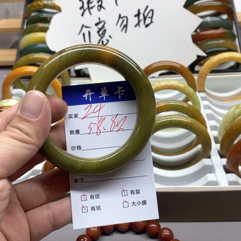 【闪购商品】蛇纹石玉手镯未镶嵌文**儿