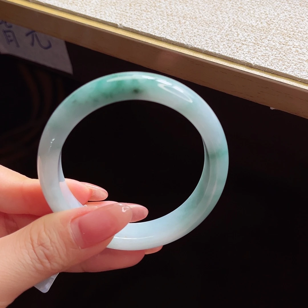 翡翠手镯未镶嵌手镯