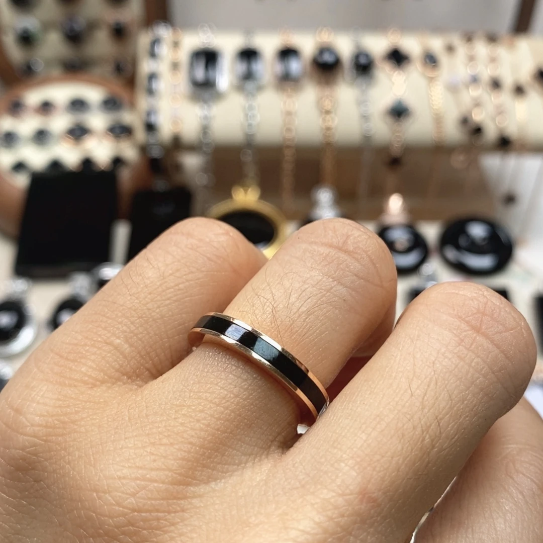 翡翠18K金镶嵌戒指