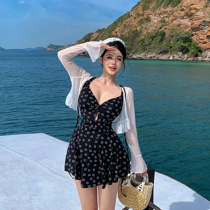 性感连体裙式泳衣遮肚显瘦适合微胖女孩度假温泉