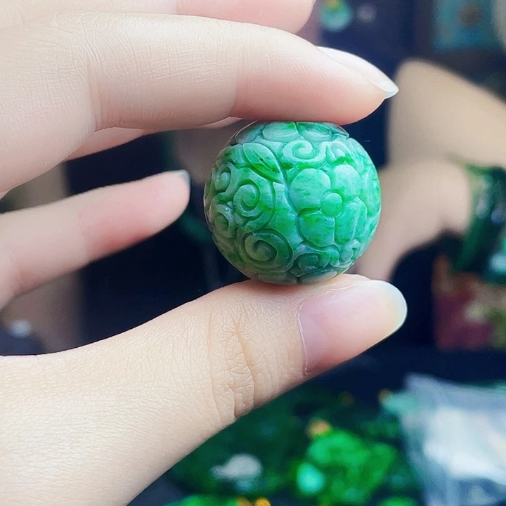 颈饰未镶嵌翡翠多样性