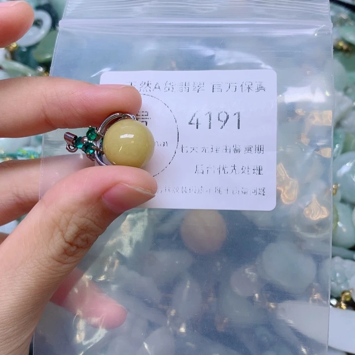 吊坠(不含链)未镶嵌翡翠