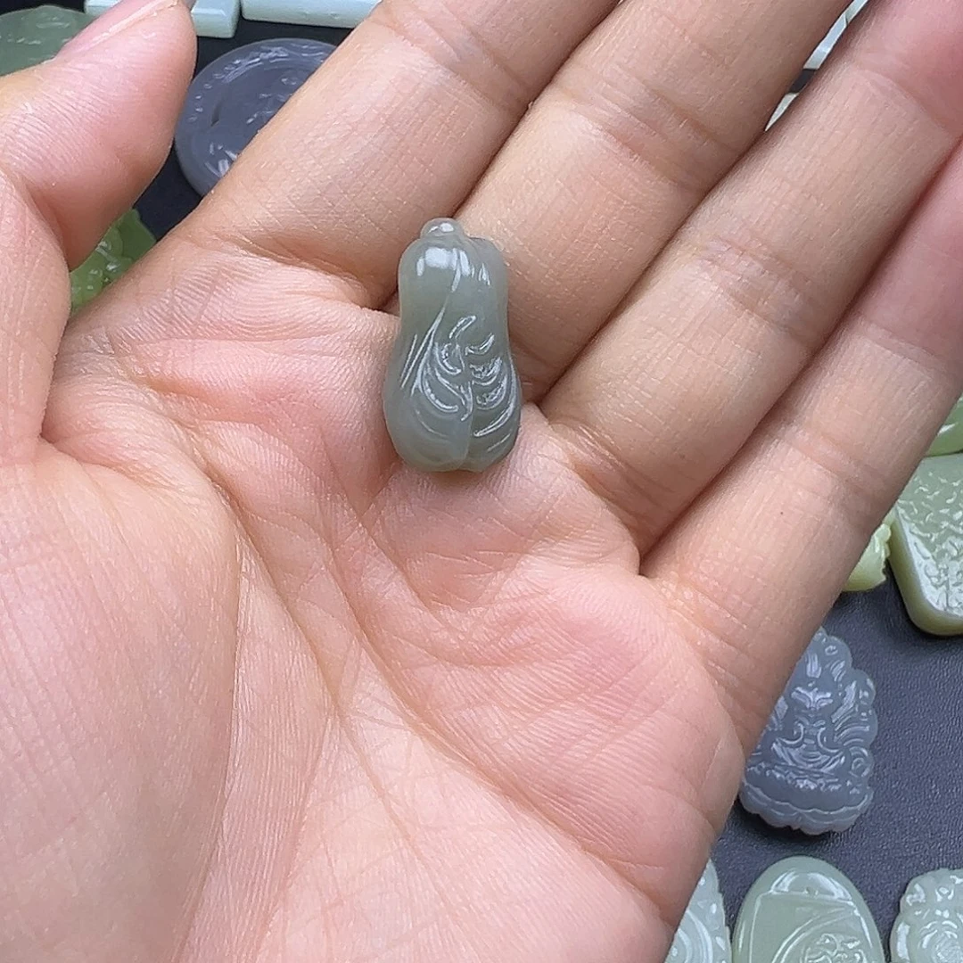 和田玉未镶嵌吊坠(赠链)