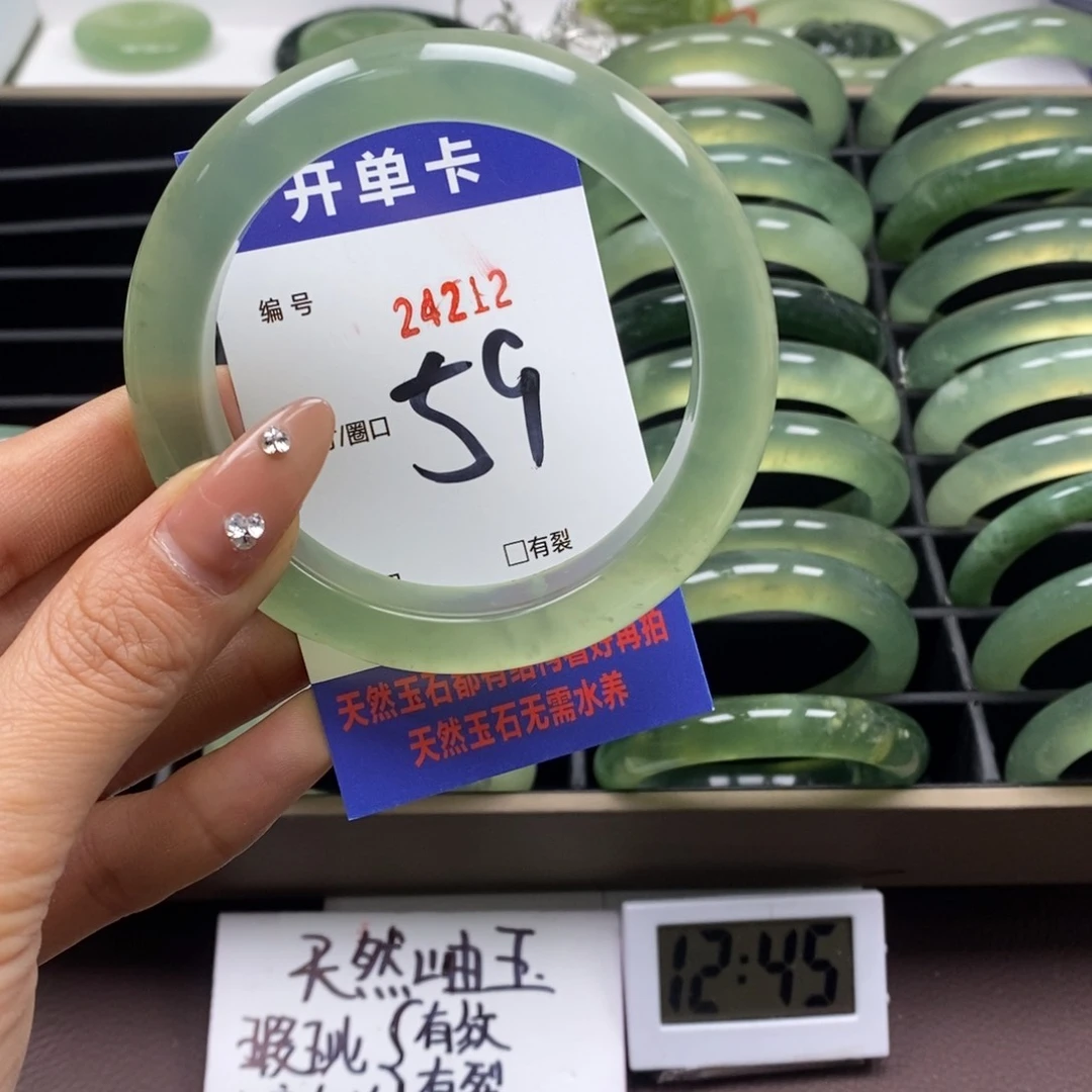 蛇纹石玉手镯未镶嵌