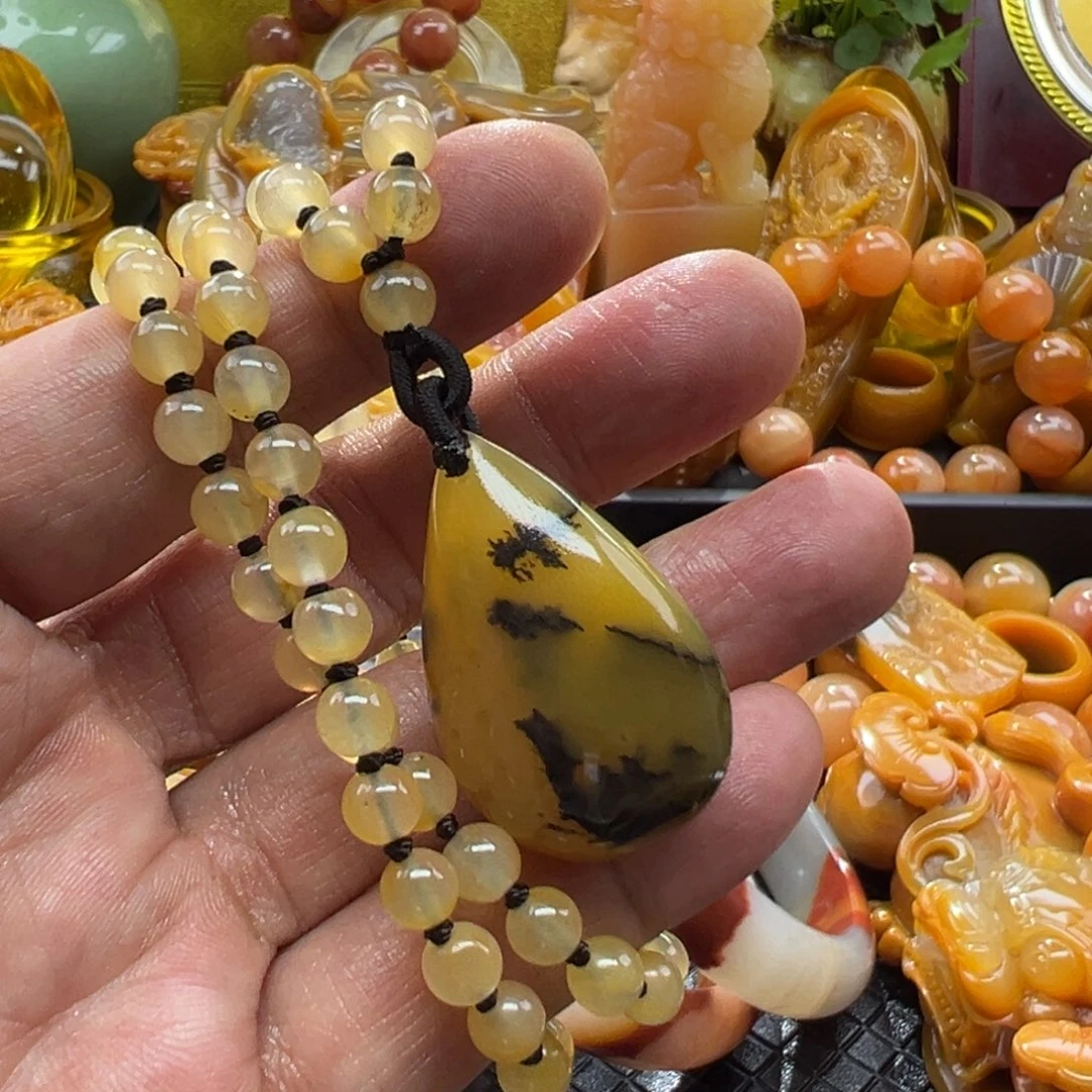 石英质玉未镶嵌颈饰