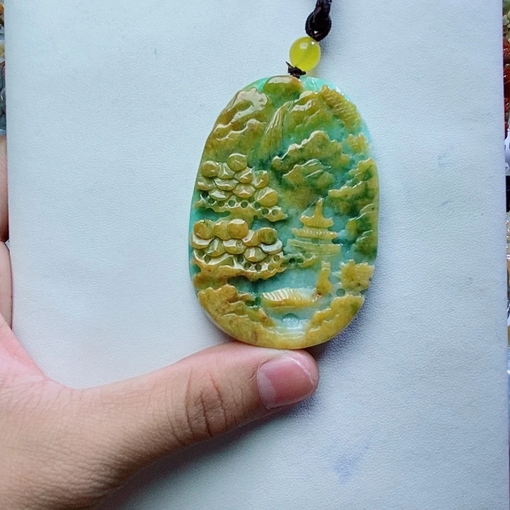 翡翠未镶嵌颈饰山水