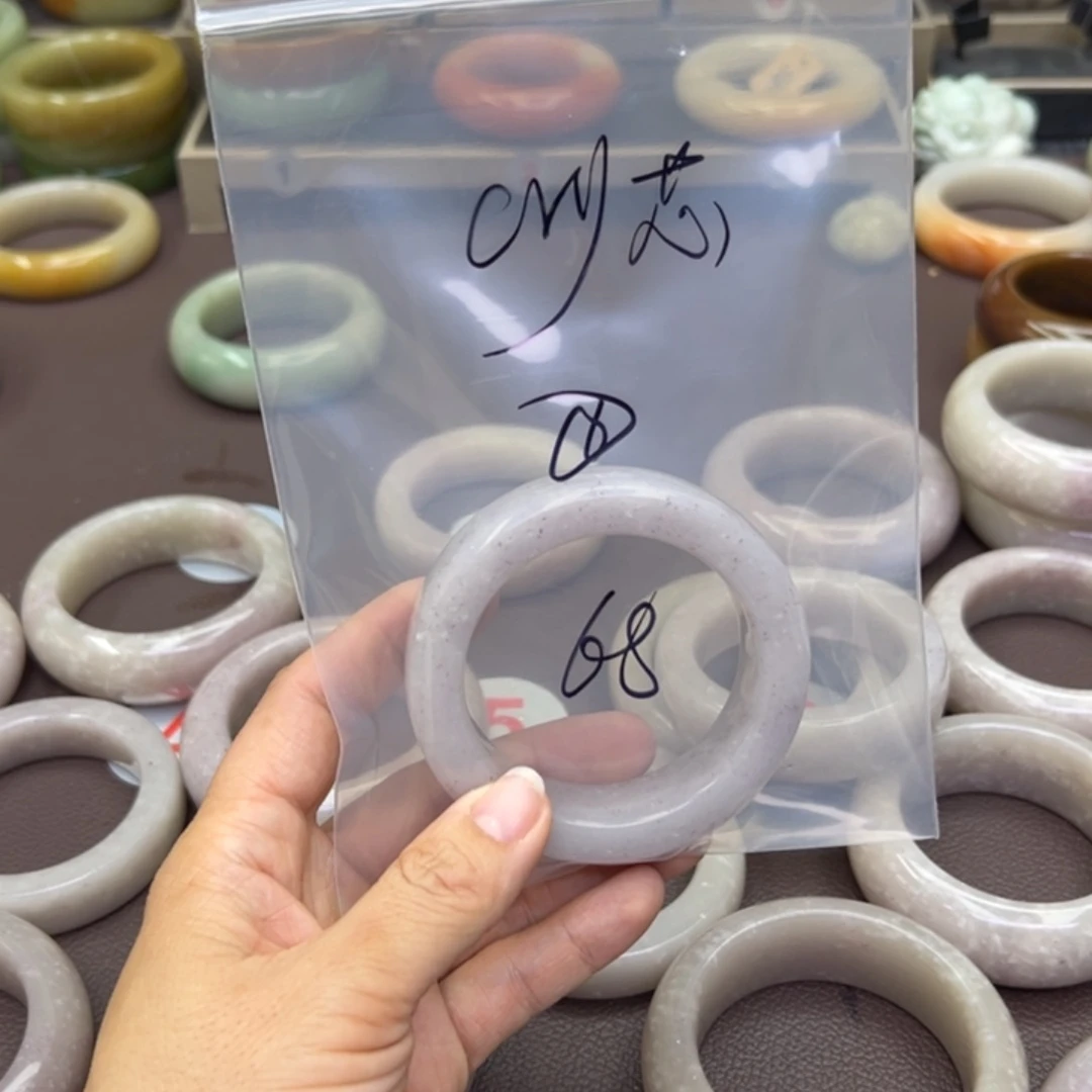 石英质玉未镶嵌手镯C****芯