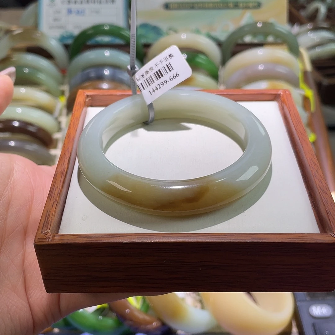 和田玉未镶嵌手镯56