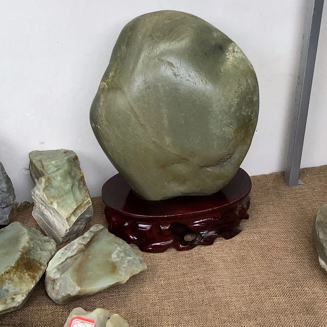 咖***苦和田玉（糖玉）未镶嵌珠宝奇石