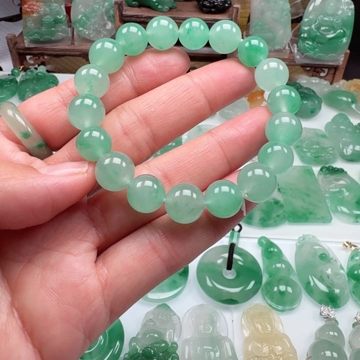 颈饰未镶嵌石英质玉
