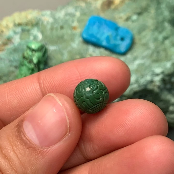 绿松石未镶嵌颈饰