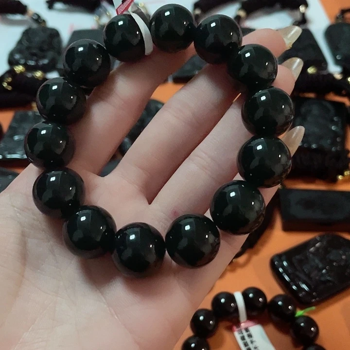 翡翠颈饰未镶嵌六***使