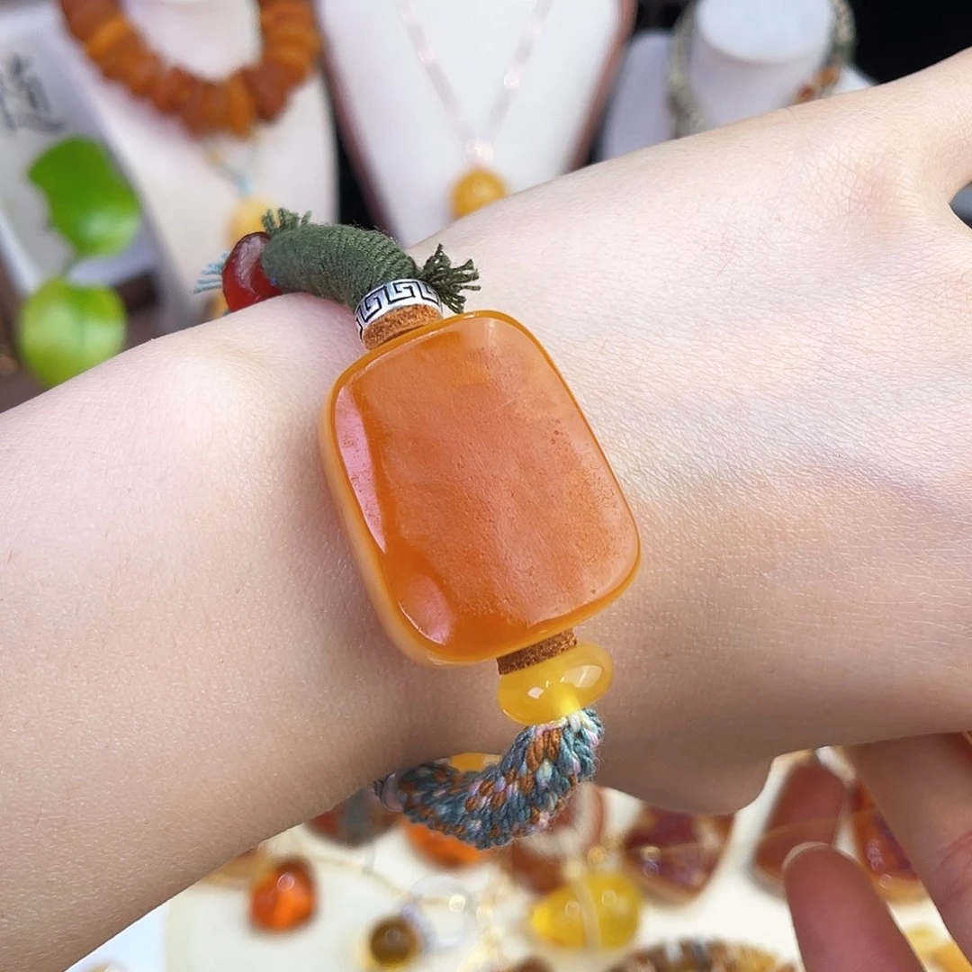 未镶嵌琥珀珠宝奇石