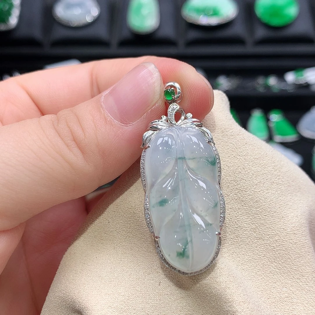 翡翠18K金镶嵌颈饰叶子