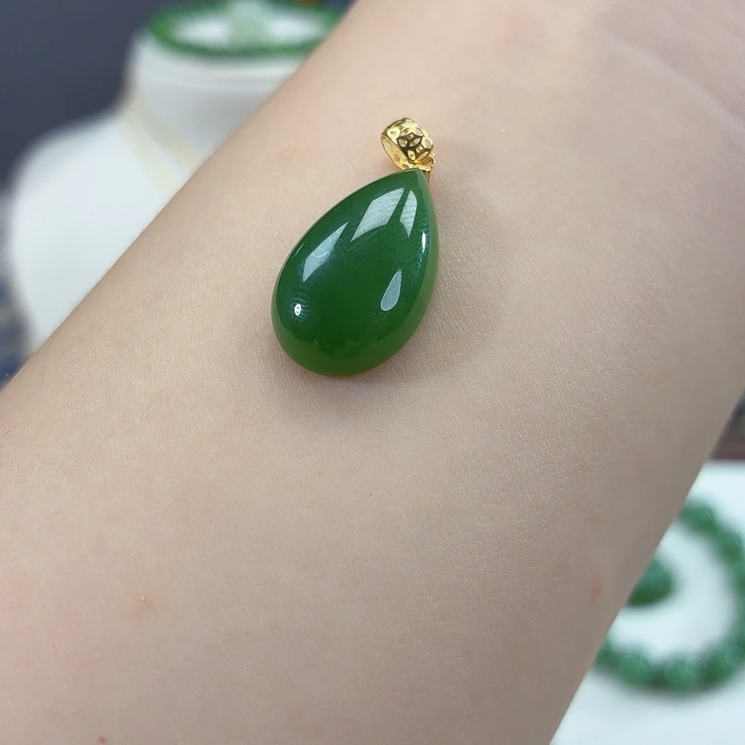 和田玉（碧玉）18K金镶嵌颈饰