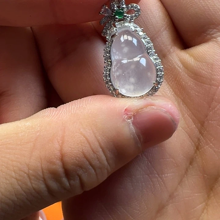 石英质玉合金颈饰