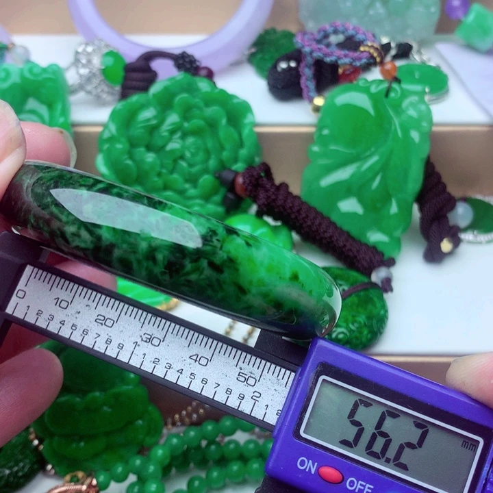 未镶嵌手镯翡翠…．