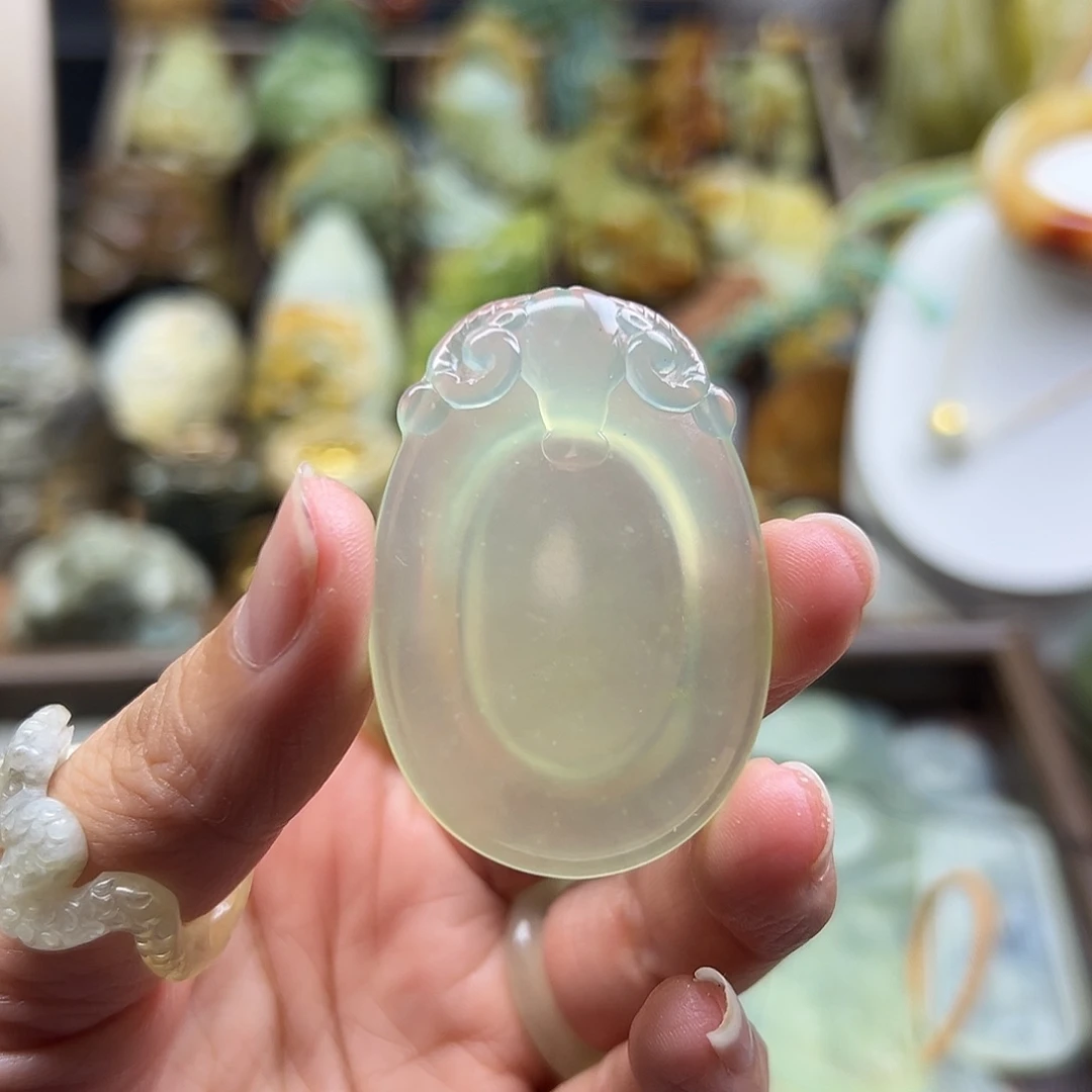 小***鱼未镶嵌岫玉颈饰岫玉福贝