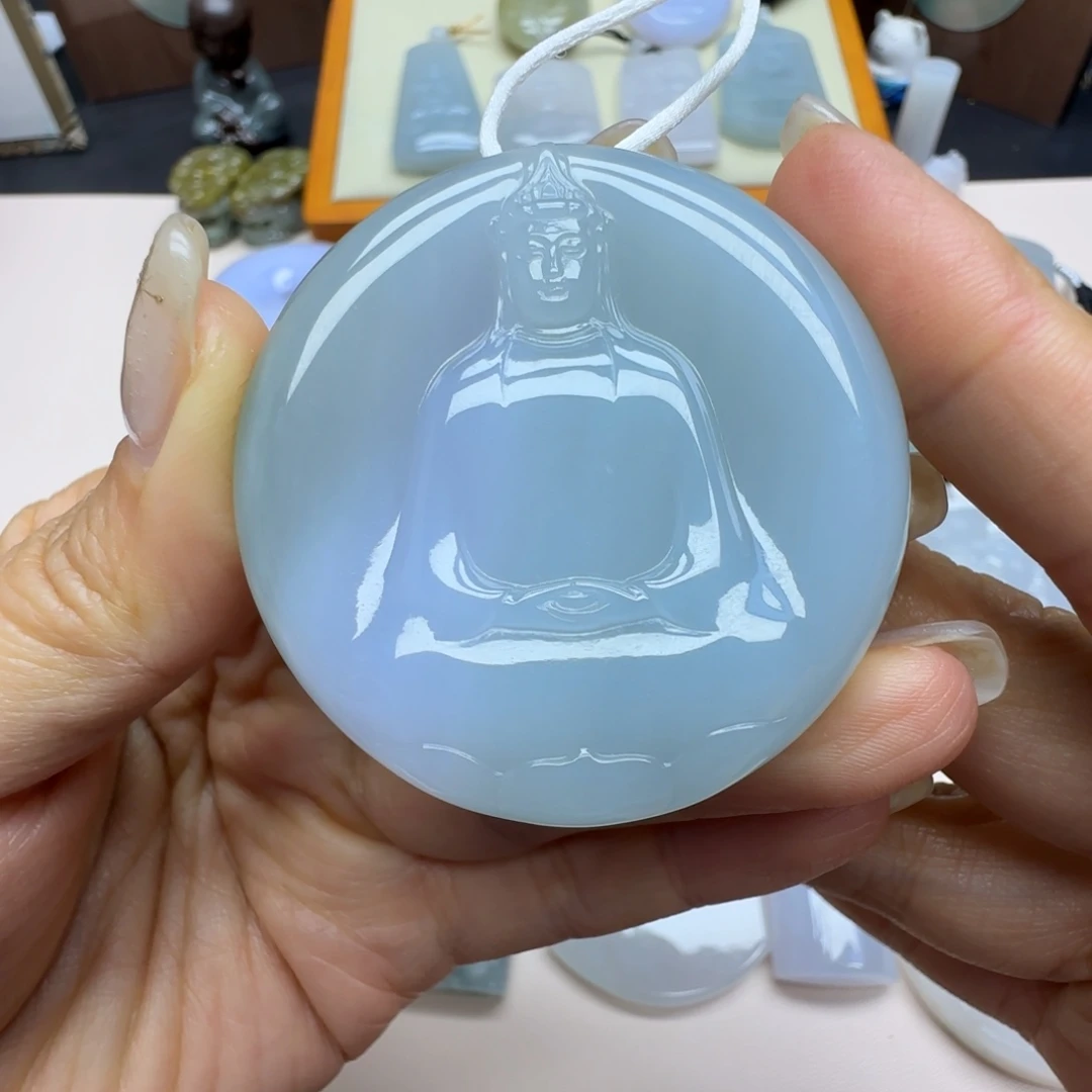 D***d翡翠未镶嵌颈饰素衣