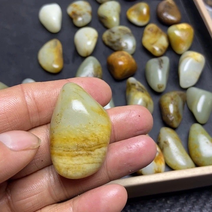 名***剑和田玉（糖玉）未镶嵌珠宝奇石
