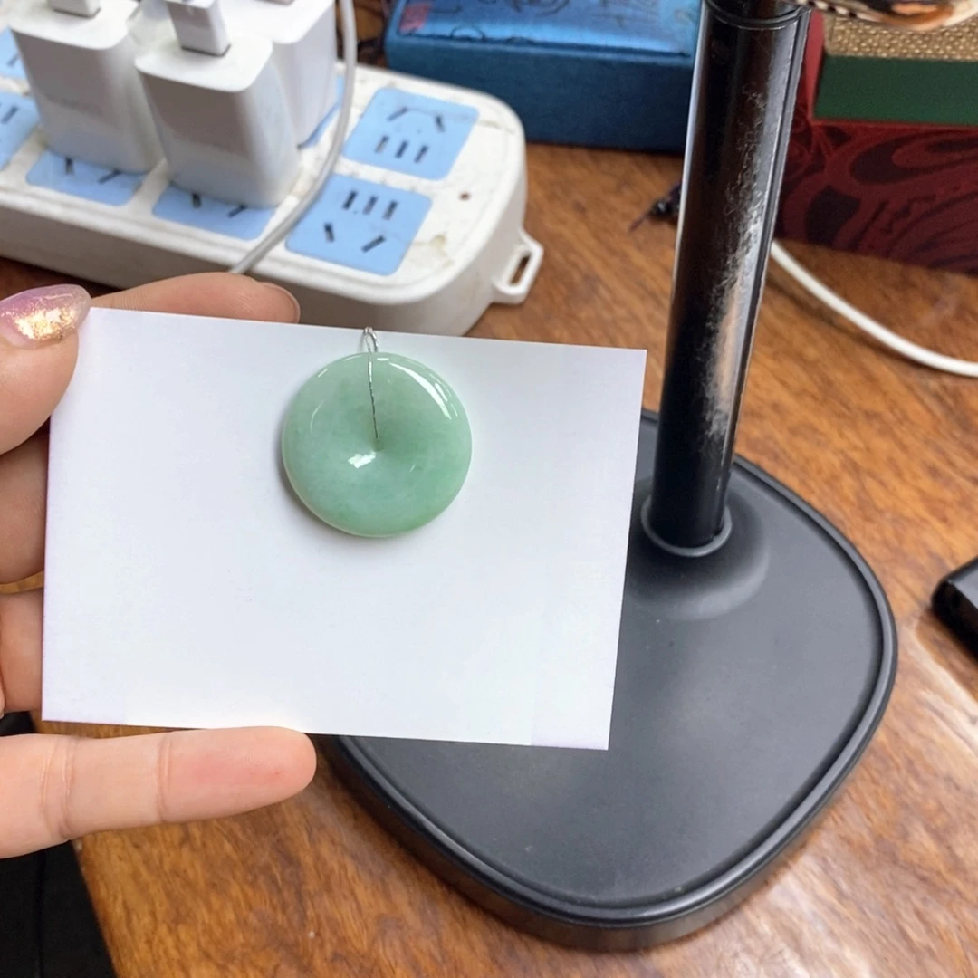 翡翠颈饰未镶嵌平安扣