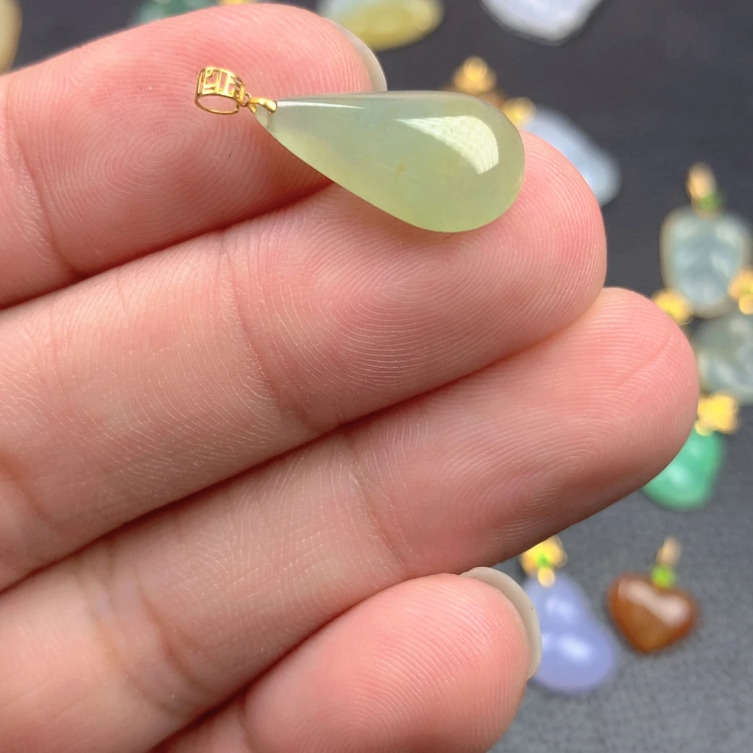 【闪购商品】颈饰18K金镶嵌翡翠翡翠