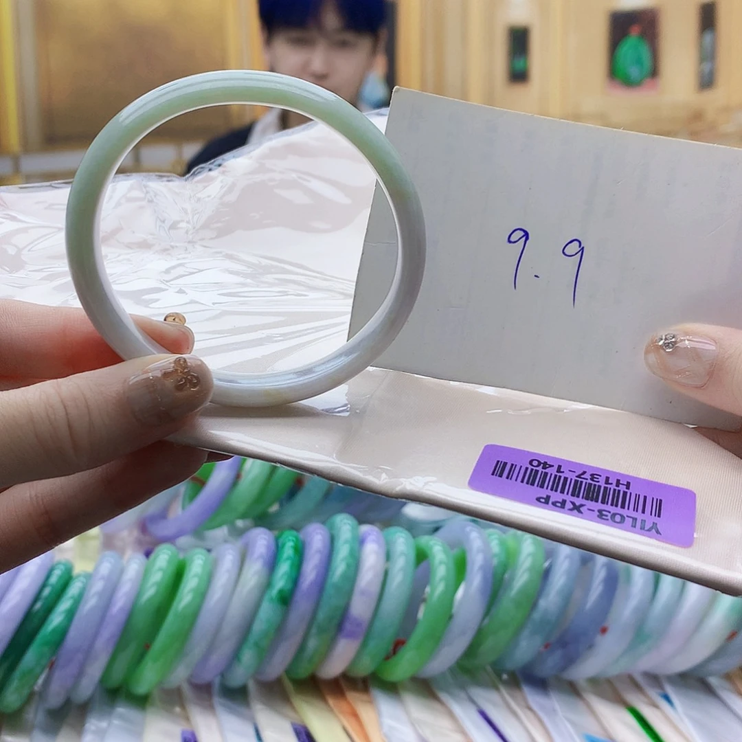 L***N翡翠未镶嵌手镯hhj