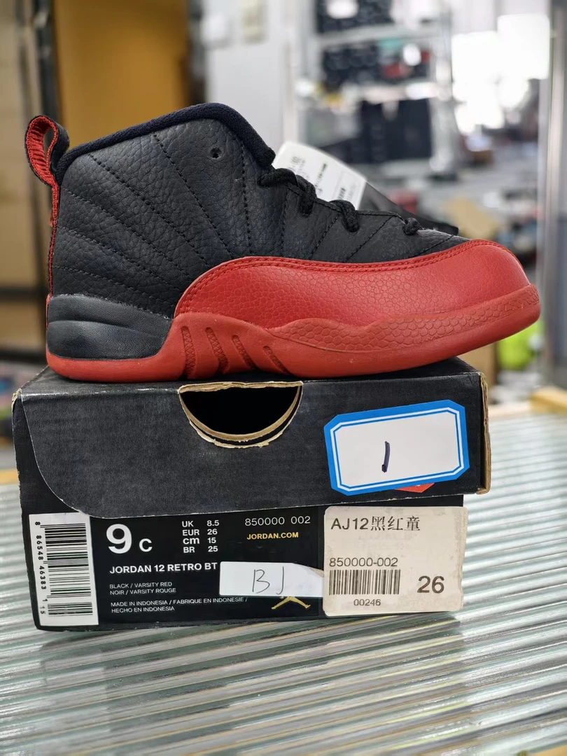 nike Aj12黑红童鞋 26码全新原盒 1