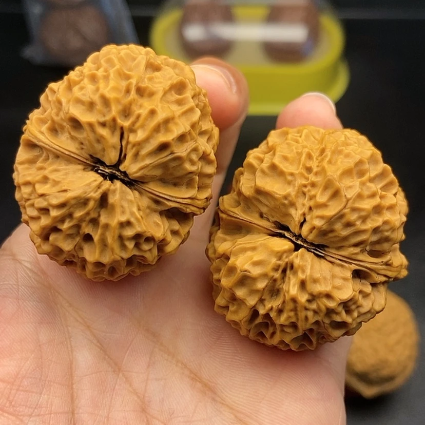 【闪购商品】把件文玩核桃42尺铁绣球56.6克