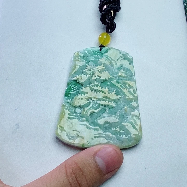 翡翠未镶嵌颈饰山水