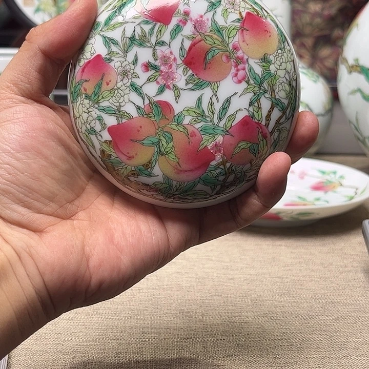 小***子摆件粉彩寿桃印合