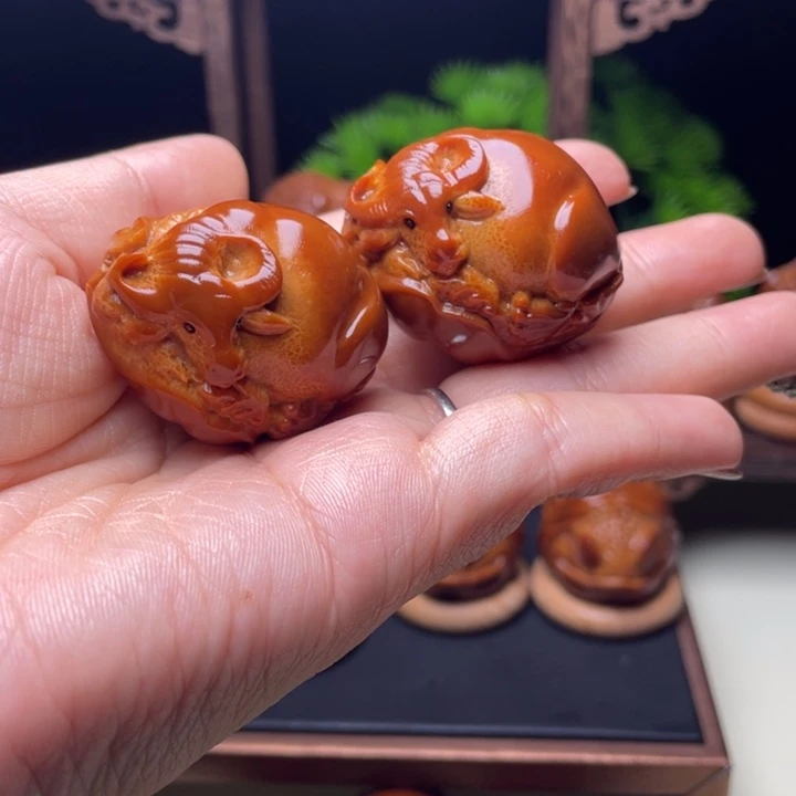 把件橄榄核荷叶牛手球3.3