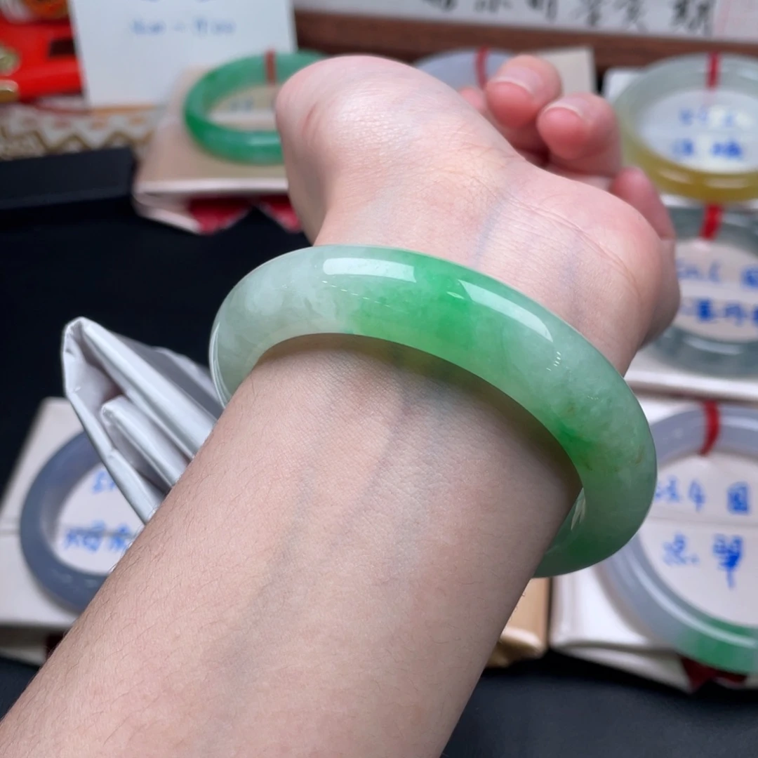 未镶嵌手镯翡翠卡53.5正圈，阳绿