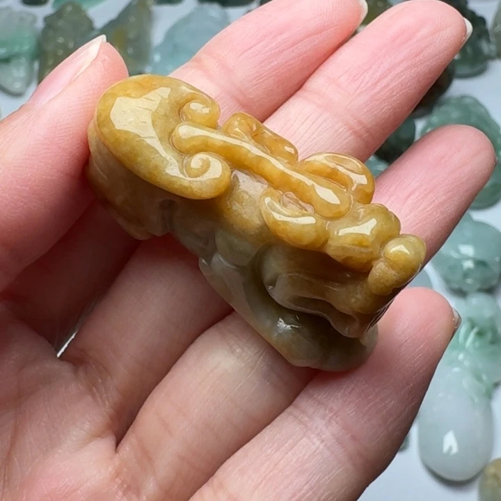 翡翠未镶嵌颈饰貔貅