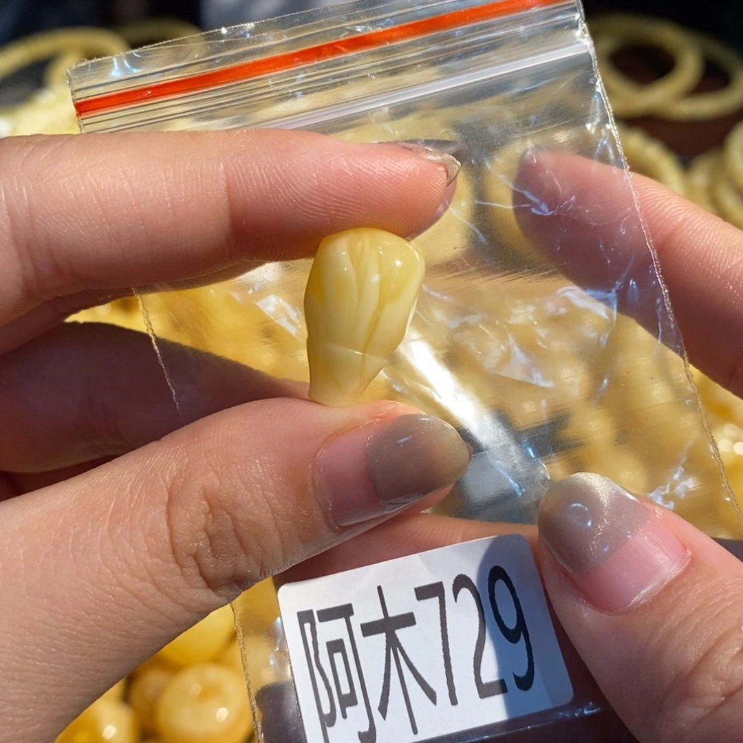 未镶嵌琥珀珠宝奇石729