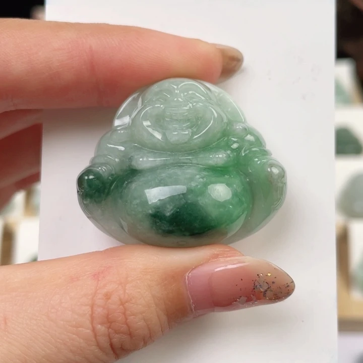 翡翠颈饰未镶嵌佛公