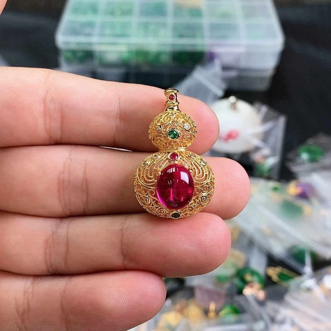 只买单纯的吊坠，没带链子，属的性质。