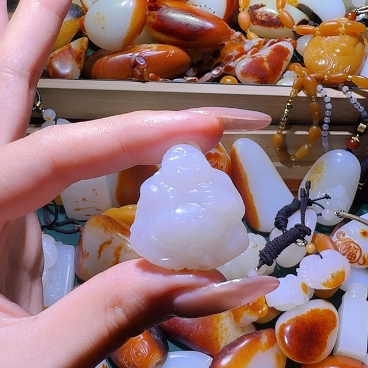 和田玉挂件未镶嵌虎**蓉