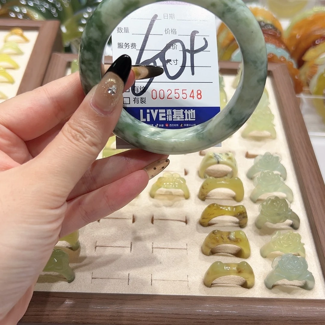 蛇纹石玉手镯未镶嵌春**开