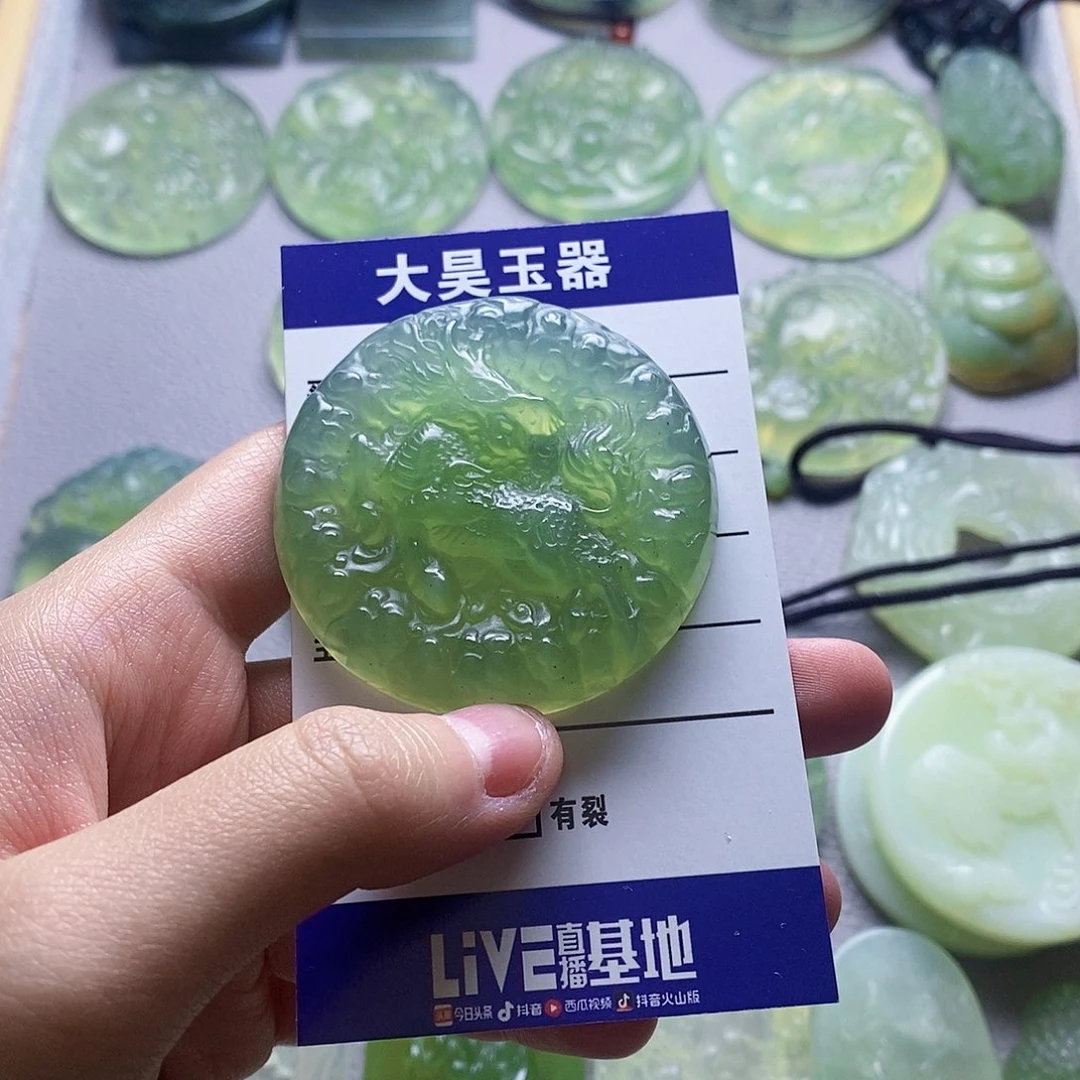 蛇纹石玉未镶嵌颈饰胡*