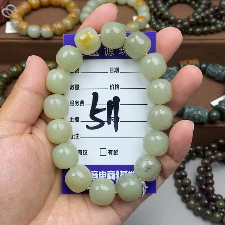 透闪石质玉未镶嵌手链微瑕