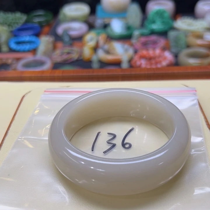 未镶嵌手镯石英岩玉释*136