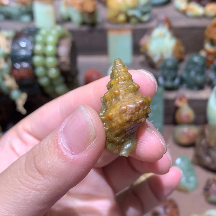 未镶嵌岫岩河磨玉（透闪石质玉）挂件