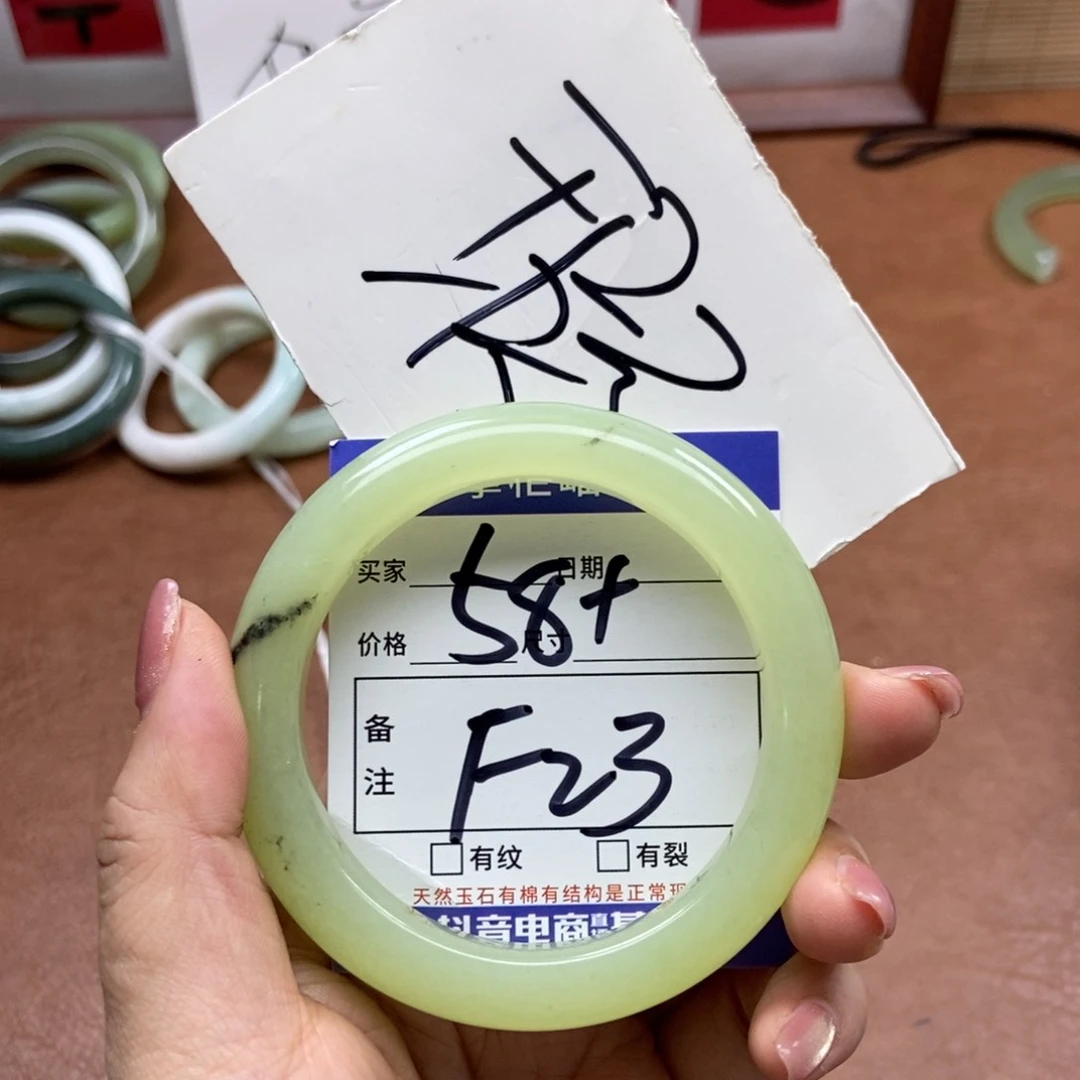 岫玉手镯手镯未镶嵌
