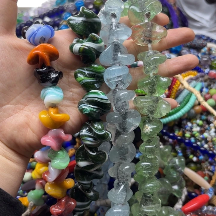 玻璃颈饰扭扭珠一条，喊我选颜色，福利的