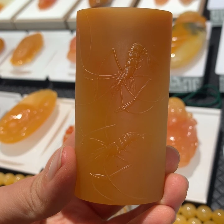 未镶嵌石英质玉（黄龙玉）颈饰