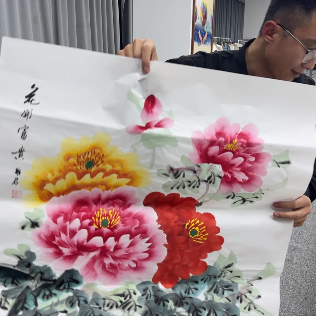 国画卖字画的小男孩